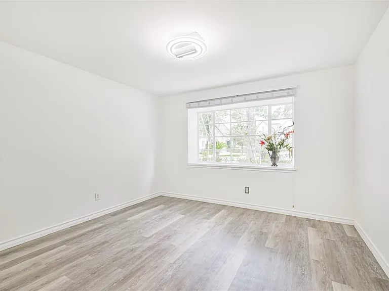 12223 Old Oaks Dr — Photo 32