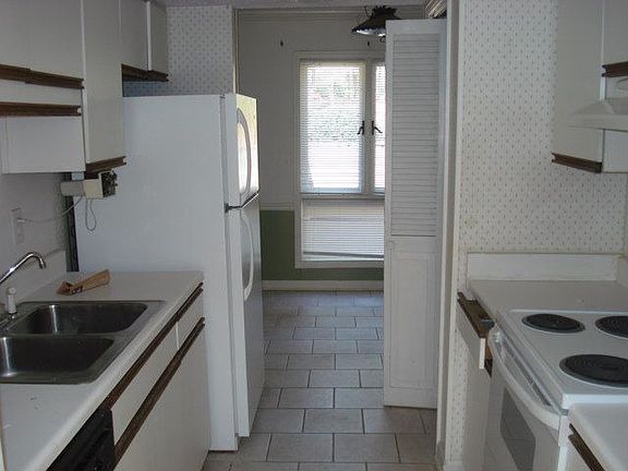 4th image of 2540 Cedar Canyon Dr SE