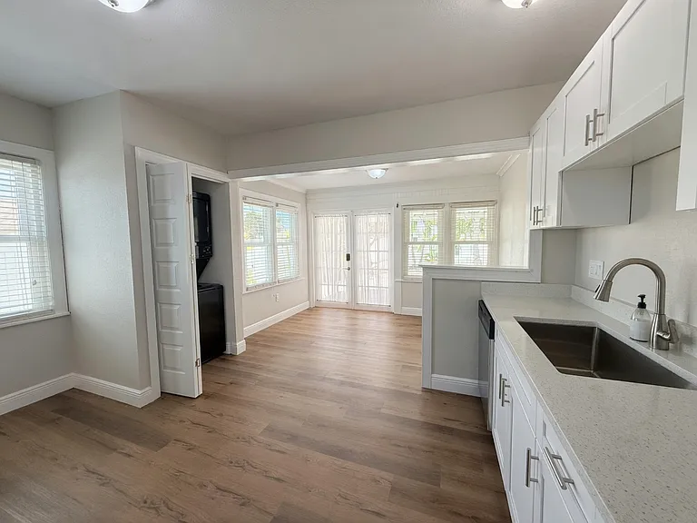 Kitchen/dining room.