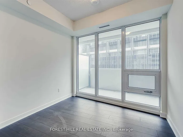 2221 Yonge St #5211 — Photo 10