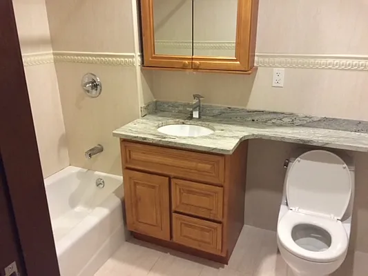 Rented by 18 REALTY | media 16