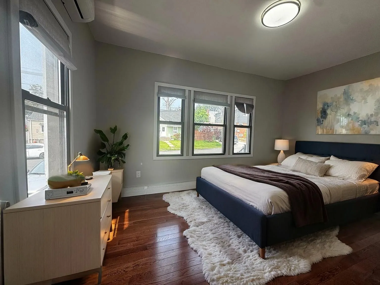 2 bed, 650 sqft, $2,400 — Photo 3