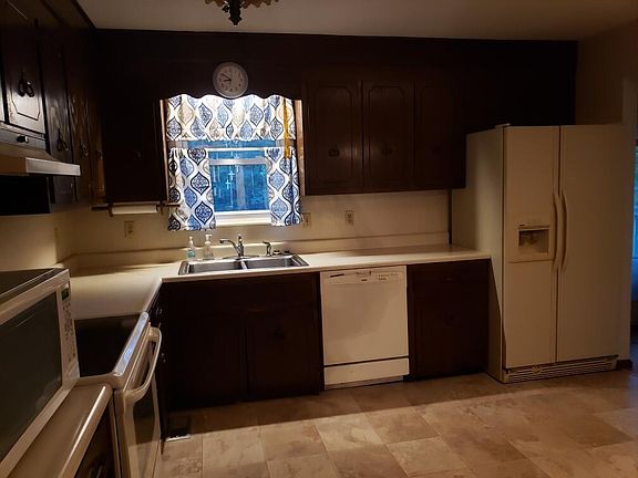 3rd image of 904 Gondola Dr
