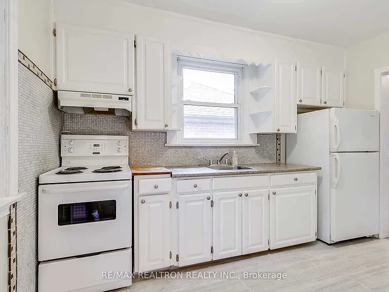 27 Highland Park Blvd — Photo 20