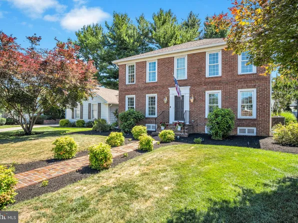 904 Peace Dr, Mechanicsburg, PA 17055