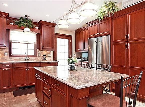 2nd image of 2488 Putnam Dr