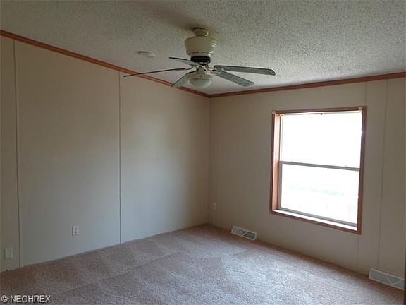 5th image of 419 Fetter Ln E