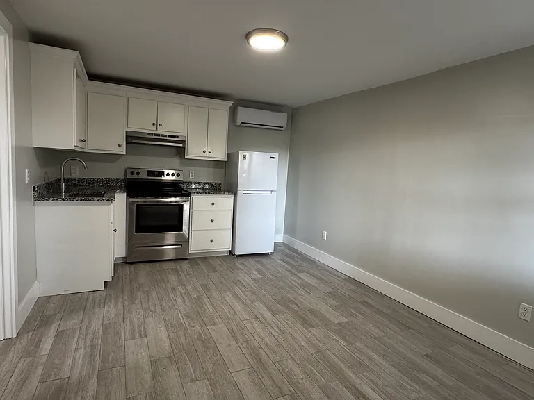 905 Riverside Dr #4 — Photo 2