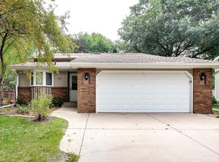 1556 Lois Dr, Shoreview, MN 55126
