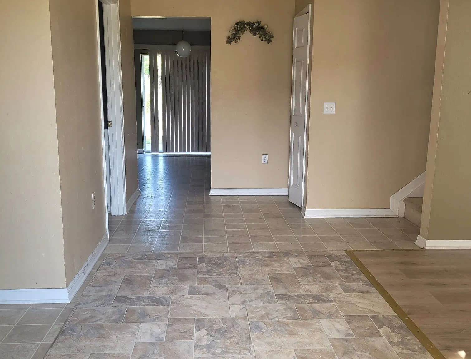 4 bed, 2.5 bath, 2852 sqft, $2,100 — Photo 3