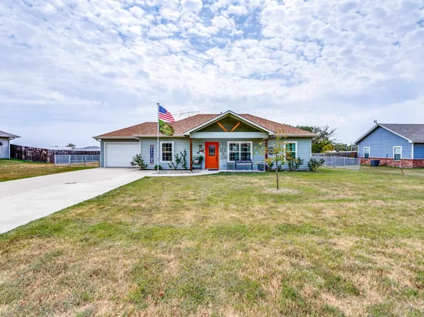 558 Honeysuckle Ln, Emory, TX 75440