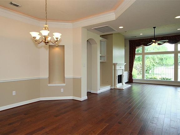 5th image of 34 Parkway Pl
