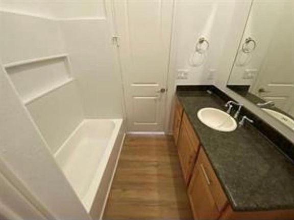 4th image of 3251 Real St #B
