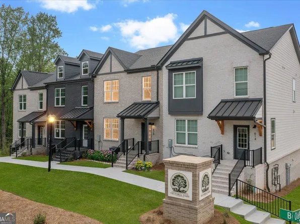 634 Oakleaf Grove Ln, Sugar Hill, GA 30518