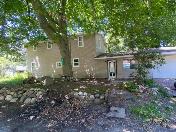 5042 4th St, Delton, MI 49046