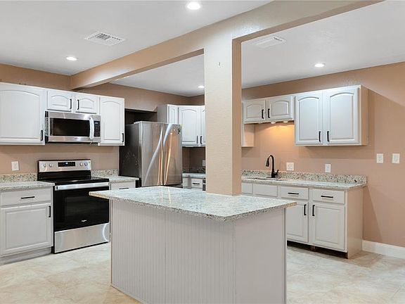 5th image of 612 Balfour Dr