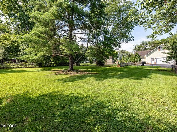 4th image of 2423 Southview Dr