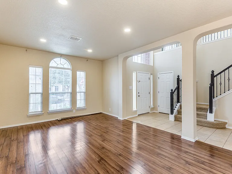 5723 White Oak Cv — Photo 10