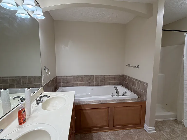 2122 Clinton St — Photo 29