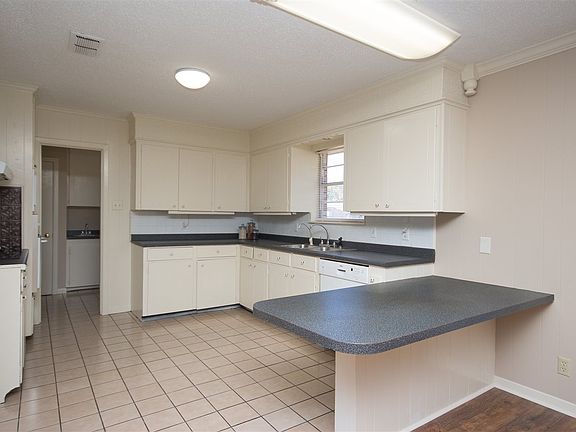 5th image of 1311 Tony St