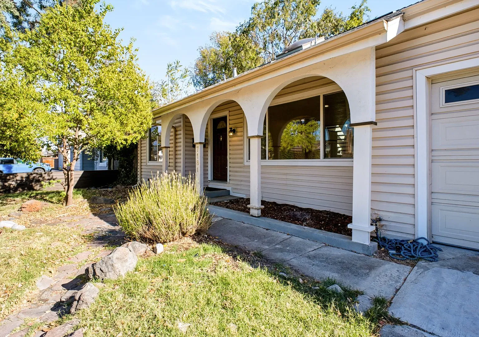 Pleasanton 4 Bed, 2 Ba. Recently Upgraded, Excellent School District - 8 or 20 month lease term — Photo 1