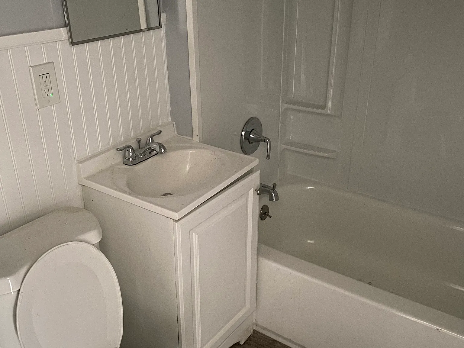 1523 Angelrodt St. — Photo 2