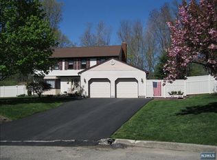 15 Ryan Ct, West Milford, NJ 07480