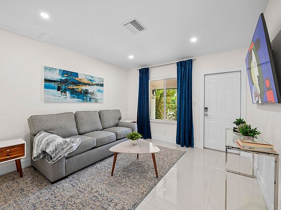 2nd image of 432 NE 14th Ave #2