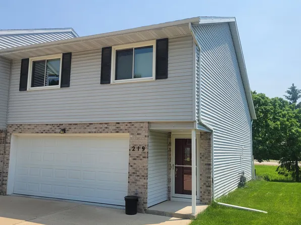 219 Broadway Dr, Sun Prairie, WI 53590