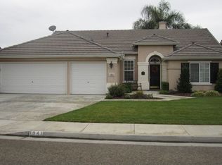 1041 W Pepper Dr, Hanford, CA 93230