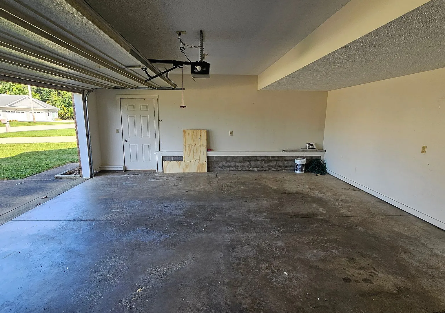 1611 Spring Village Ln — Photo 2