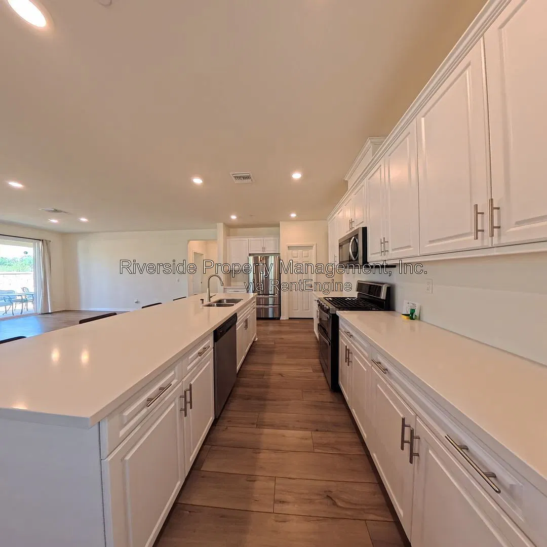 4 bed, 2.0 bath, 2206 sqft, $3,595 — Photo 4