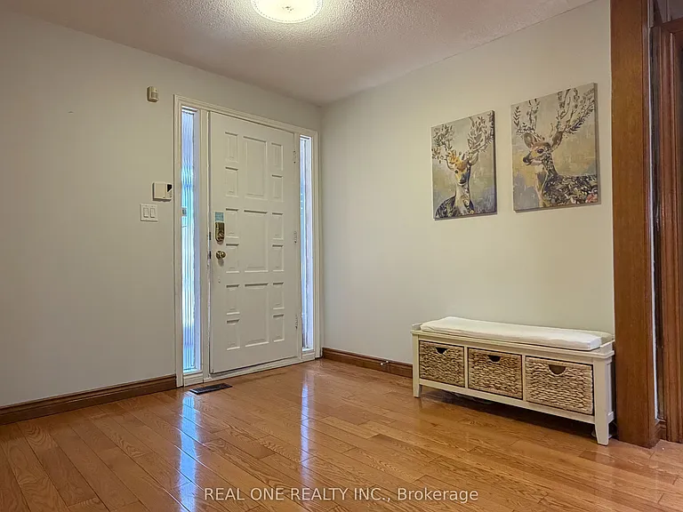 14 Empringham Cres — Photo 3