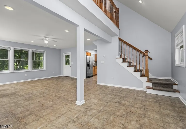 4 Gordon Ln — Photo 2