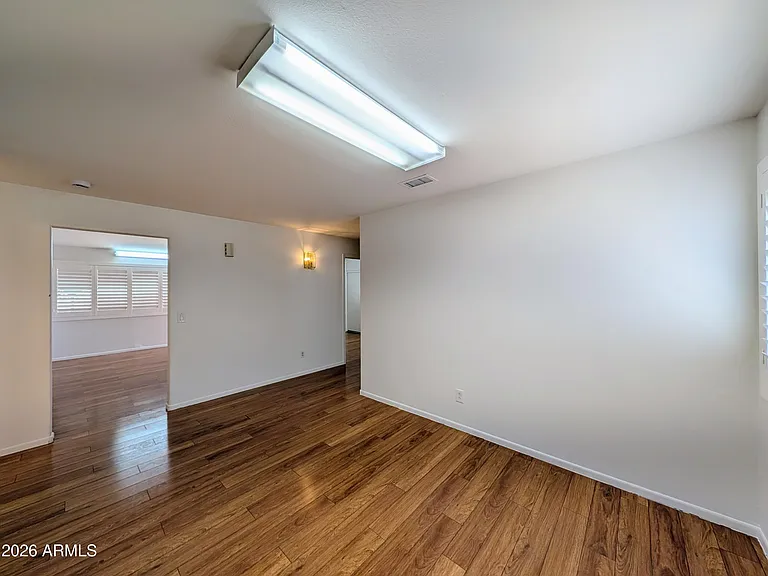 2824 W Angela Dr — Photo 41