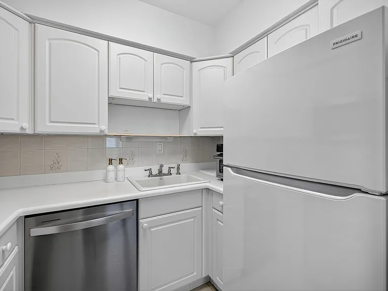 1850 S Ocean Dr #301 — Photo 29