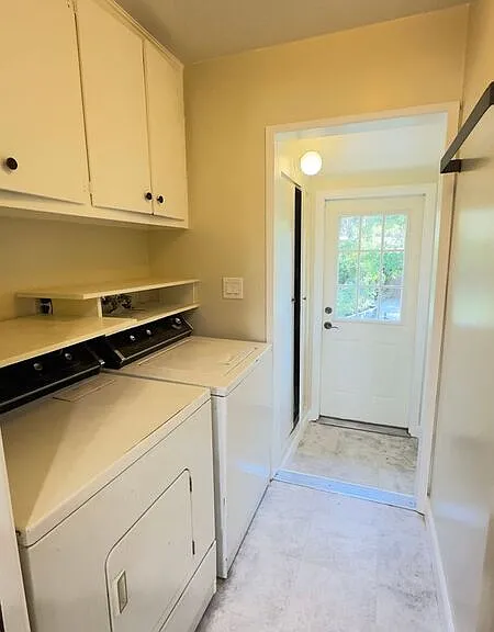 403 Lupin Ln — Photo 11