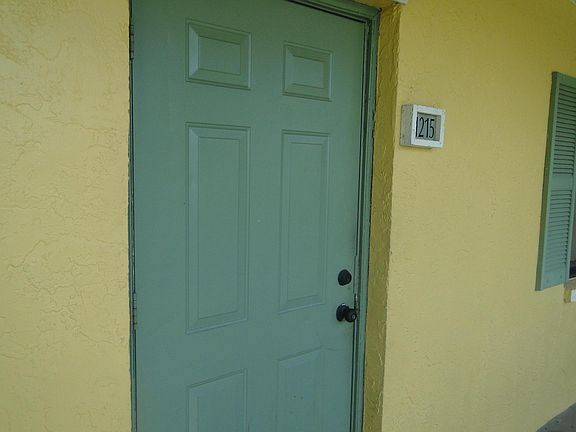2nd image of 1215 Meadows Circle #1215