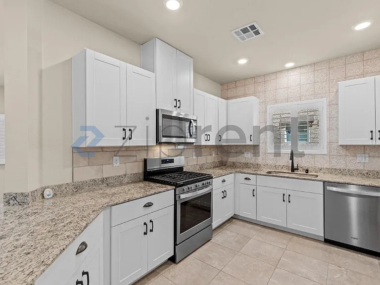 4519 Sapphire Moon Ave — Photo 6