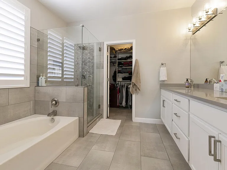 1425 E Morelos St — Photo 18