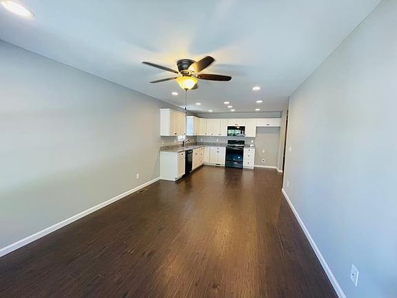 2nd image of 560 E Hall St