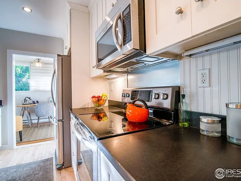 2323 Mapleton Ave — Photo 15