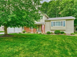 35 Witherspoon Ln, Rochester, NY 14625