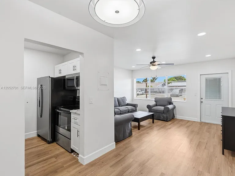 230 SW 11th Ave #8 — Photo 11