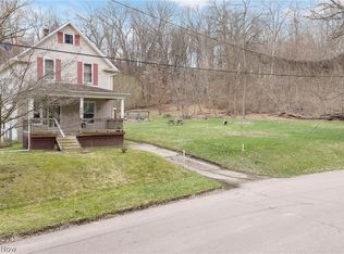 462 Hickory St, Akron, OH 44303