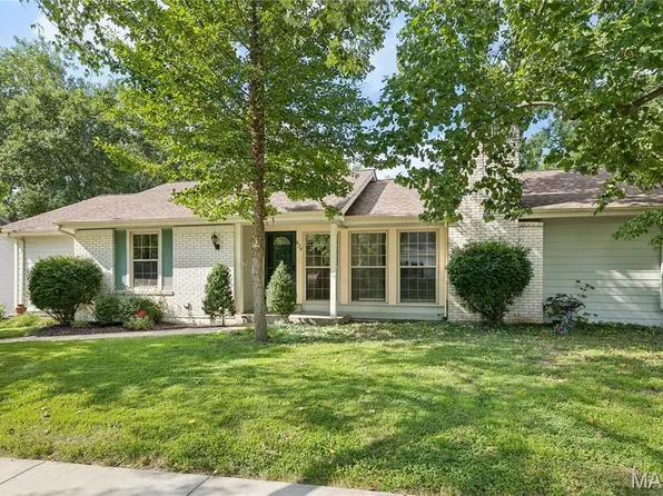 824 La Bonne Pkwy, Ballwin, MO 63021