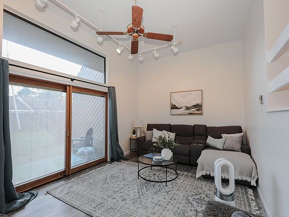 5th image of 10 Pimlico Court