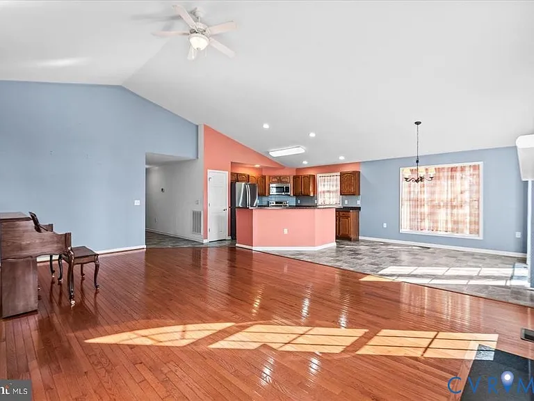 686 Lake Caroline Dr — Photo 21