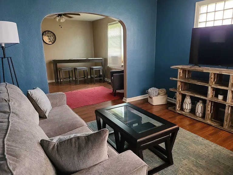 2209 Monroe St — Photo 1