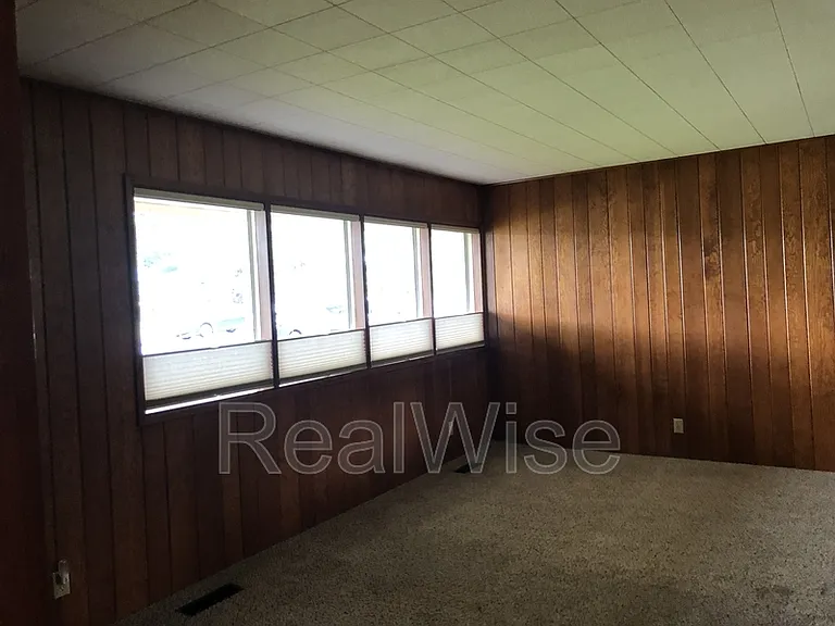710 NW Midland Ave — Photo 13